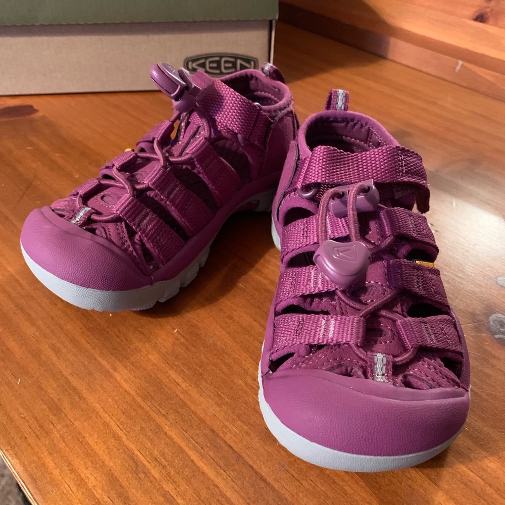 Keen Newport H2 Kids Size 9 - Brand New